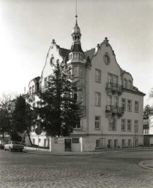 Dresden-Blasewitz, Berggartenstraße 6. Wohnhaus (um 1900). Eckansicht mit Fassade Hüblerstraße