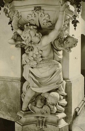 Kanzelfuß : Kanzelfuß. Sandstein (1734; wohl A. Böhmer). Elstra, Kirche