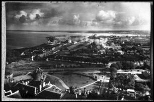 Reval, Tallinn: Übersicht vom St. Olai Turm der Blick auf den Hafen [Reproduktion eines Fotos]