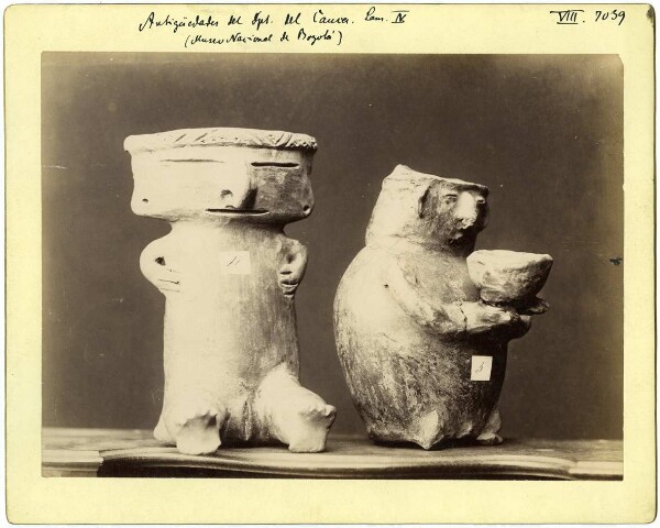 Clay figure / figure vessel