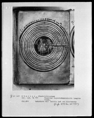 Sammelhandschrift mit Imago mundi von Honorius Augustodunensis — Labyrinth mit dem Kampf des Theseus gegen den Minotaurus, Folio 82verso