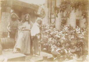 1900 Jahrfeier der Hermannsschlacht / Festzug vor dem Theater. Detmold. Rosental. Papierabzug