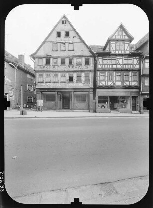 Schmalkalden, Auer Gasse 3/5. Wohnhäuser mit Läden. Straßenfront