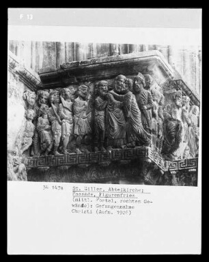 Mittleres Portal — Fries mit der Gefangennahme Christi (Judaskuß)