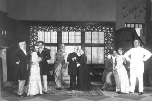 Der Bibliothekar. Schwank in vier Akten von Gustav von Moser. Staatsschauspiel Dresden, Premiere 18.04.1931 : Schlußbild mit Rudolf Schröder, Cara Gyl als Edith Marsland, Paul Hoffmann als Lothair Macdonald, Luis Rainer als Gibson, Erich Ponto als Bibliothekar Robert, Stella David als Sarah Gildern, Heinz Woester als Harry Marsland, Lotte Meyer als Eva Webster und Walther Kottenkamp als Macdonald