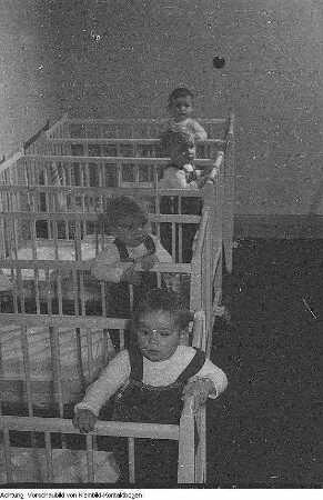 Dresden, Weißer Hirsch. Kinderkrippen Meuslitzer Straße und Collenbuschstraße, Oktober 1952