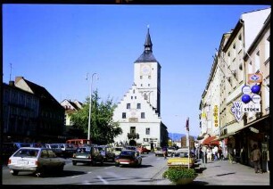 Deggendorf: Straße mit Rathaus
