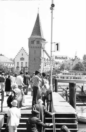 Lindau: Kai am Hafen mit Pulverturm
