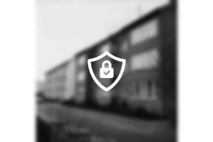Am Hohenkamp: Wohnblocks der Gemeinnützigen Wohnstättengenossenschaft eG Bad Oldesloe: hinten Häuser: hinten links Pkws