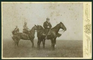 Großherzog Friedrich I. mit zwei Uniformierten, sämtlich zu Pferd.