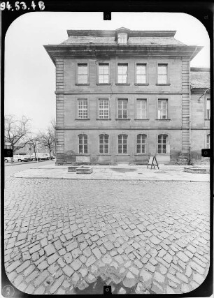 Heilbad Heiligenstadt, Friedensplatz 8. Schloß (Landratsamt, 1736-1738; J. C. Heinemann). Teilansicht von Süden