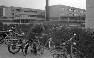Schulzentrum Neureut. Ausquartierung von fünf Gymnasialklassen in die Waldschule in der Kirchfeldsiedlung auf Grund von Raummangel