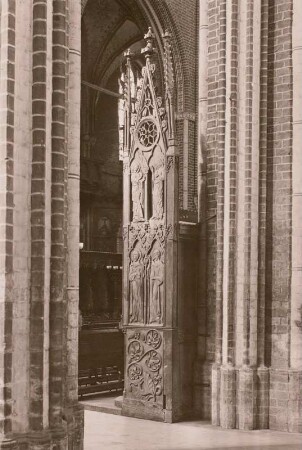 Bad Doberan, ehemalige Klosterkirche, Inneres, Wange des Chorgestühls auf der Nordseite