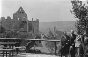An der Rudelsburg : Fanny Krauße (rechts)