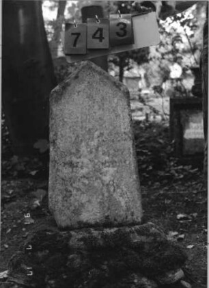 Grabstein 743