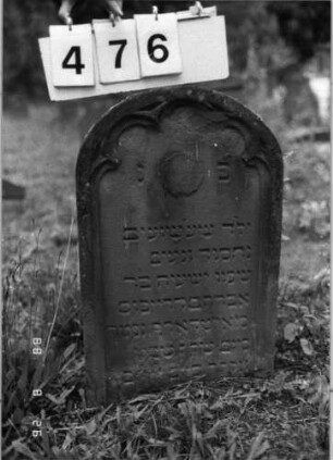 Grabstein 476 (Index: 100095261) Maße HxBxT: 66x43x13 cm Besonderheit: Kindergrab: Grabstein 476