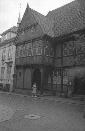Rendsburg: altes Rathaus, seitwärts Fachwerkhäuser