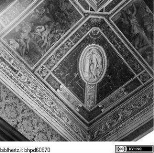 Freskierte Decke mit Stuckreliefs, Fortitudo