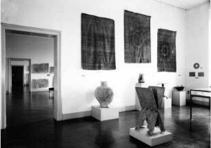 Aufstellung des Museums für Islamische Kunst im Pergamonmuseum, Blick vom Ägyptischen Saal (Raum 5) in den Samarra-Saal (Raum 4)