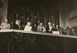 Dresden. Sowjetisches Puppenspiel. Professor Obraszow. Gruppenbild aus "Unterm Klimpern deiner Wimpern", Dezember 1950