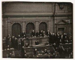 Ordnungsruf des Vizepräsidenten des Reichstages während einer Reichstagssitzung in Berlin