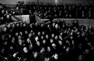 Bukarest: Fundatia Carol: Publikum im Saal
