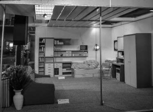 Jugendzimmer Team 2 : Ausstellungskoje des VEB Thüringer Möbelkombinat Suhl mit Jugendzimmer "Team 2"