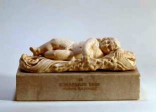 Römische Statuette: Schlafender Eros