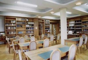 Sächsische Landesbibliothek - Staats- und Universitätsbibliothek Dresden. Zentralbibliothek (ehem. Landesbibliothek). 2. Obergeschoss. Musikabteilung, Lesesaal : Dresden-Neustadt, Marienallee 12. Sächsische Landesbibliothek - Staats- und Universitätsbibliothek Dresden. Zentralbibliothek (ehem. Landesbibliothek). 2. Obergeschoss. Musikabteilung, Lesesaal