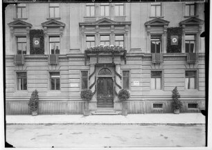 1. Mai-Feier in Sigmaringen 1936; Geschmücktes Landeshaus (Kreisgericht der NSDAP)