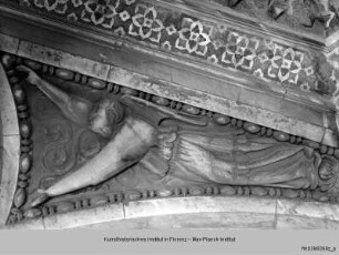 Reliefs am Portalgiebel - Portalgiebel