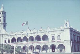 Reisefotos Mexiko. Veracruz. Palast Municipal mit Fahnenschmuck