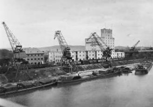 Kanalhafen Heilbronn, Mannheimer Lagerhaus