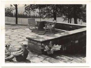 Garten von Bauer, Rhode: Terrasse mit Gartenmöbeln