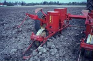 Fotografie: Sätechnik, Einzelkornsaat, Mais, Einzelkornsämaschine, Unterfußdüngung