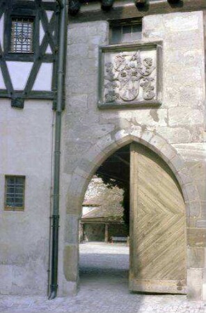 Bamberg: Tor mit Wappen zur Hofhaltung