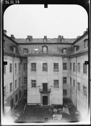 Oppurg, Schloßstraße 2. Schloß (1705-1708, Umgestaltung 1746-1747, Restaurierung seit 1984). Hofansicht von Norden