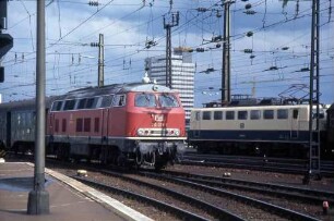 Köln Hohenzollernbrücke Lok 215 038 Lok 110 169