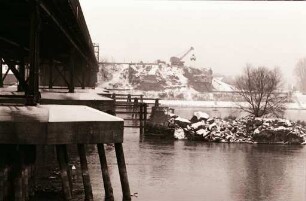 Sprengung der Widerlager der alten, 1945 gesprengten, Rheinbrücke