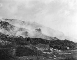 Braunkohlentagebau Hirschfelde : Braunkohlentagebau Hirschfelde (Kopalnia Turoszów), östlich der Lausitzer Neiße; seit 1945 Polen. Flözbrand
