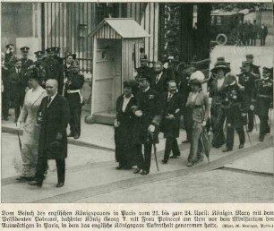 Besuch des englischen Regentenpaares in Paris (Frankreich): König Georg V. von England und Irland, Kaiser von Indien mit Königin Mary in Begleitung von franz. Präsident Poincaré und Gemahlin das Aussenministerium Paris verlassend, April 1914