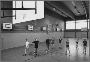 Schüler in einer Turnhalle