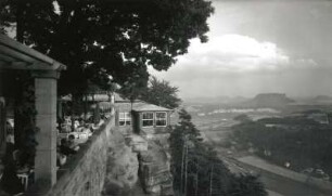 Lohmen. Bastei-Gaststätte. Sonnenterrasse und Restaurant gegen Elbtal und Lilienstein. Blick nach Südsüdost