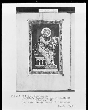 Evangeliar aus St. Pantaleon — Bildseite mit dem Evangelisten Johannes, Folio 170 verso