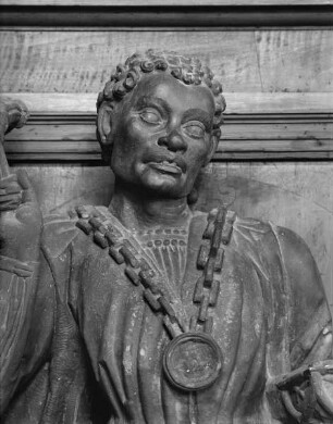 Laurentiusportal (Nordportal) — Statue