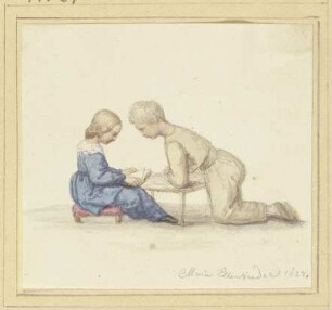 Betendes kleines Mädchen, vor dem Bruder sitzend