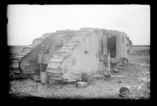 Zerstörter Tank bei Cambrai