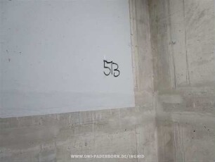 513