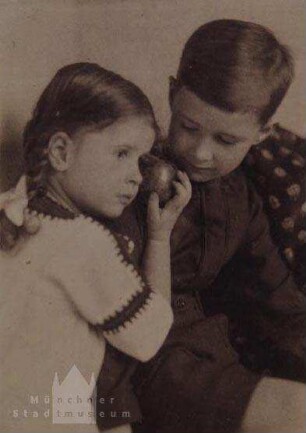 Geschwisterpaar? (Mädchen und Junge)
