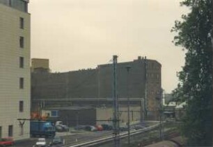 Wassersilo und Verwaltungsgebäude